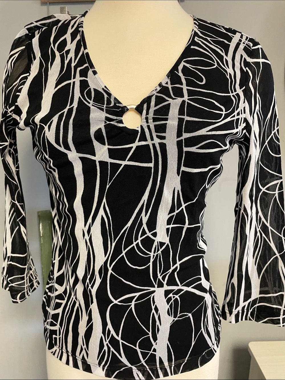 Rafaella Black & White Abstract Keyhole Long Sleeve Top